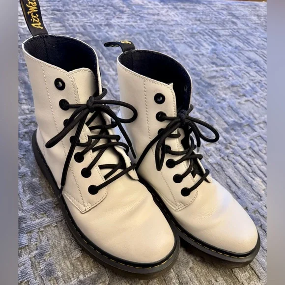 Dr. Martens White Smooth Leather Lace-Up Boots – Size 8 EU 39 EUC - Picture 3 of 7